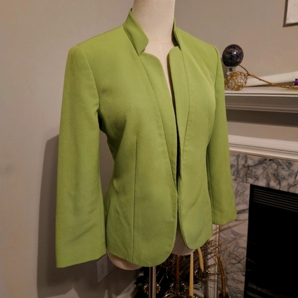 Beautiful Mid sleeve, Green Blazer 💚 - Picture 5 of 5